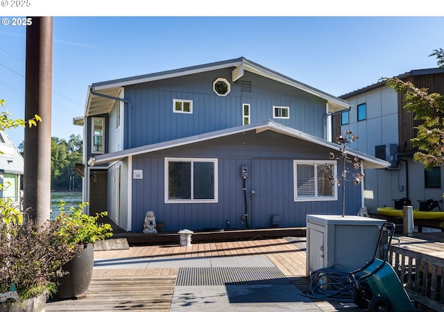 7720 SW Macadam Ave Unit 9, Portland, OR 97219 - back of house featuring a deck