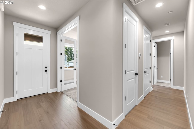 entrance foyer with recessed lighting, baseboards, and light wood finished floors