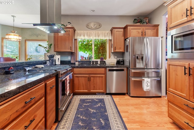1506 E Heritage Loop, La Center, WA 98629 - kitchen with appliances with stainless steel finishes, island range hood, light wood-type flooring, recessed lighting, and pendant lighting