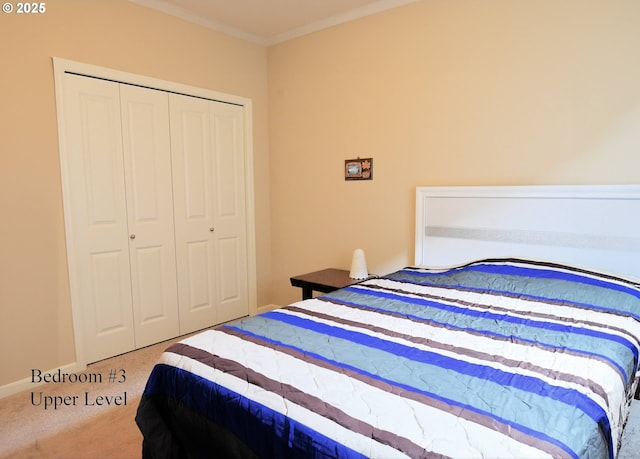 bedroom featuring crown molding, carpet, a closet, and baseboards