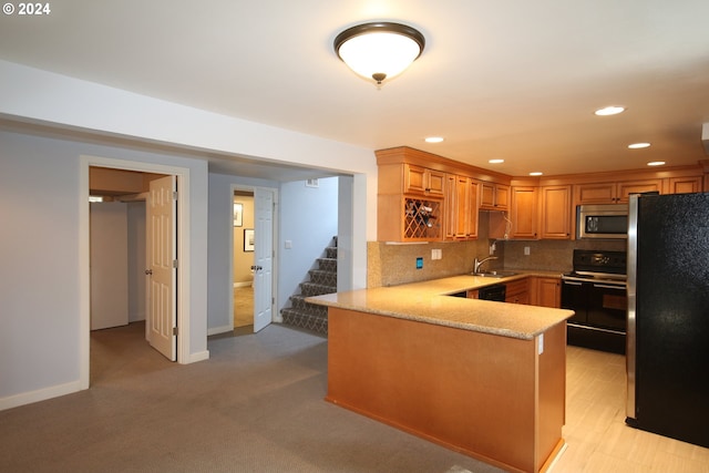 kitchen with backsplash, kitchen peninsula, sink, and stainless steel appliances