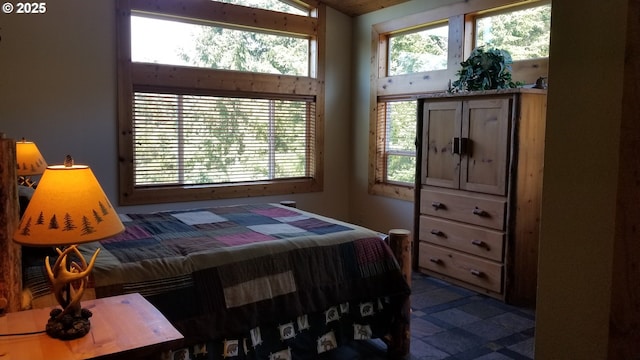 156 Peppermill Rd, Kelso, WA 98626 - bedroom with lofted ceiling