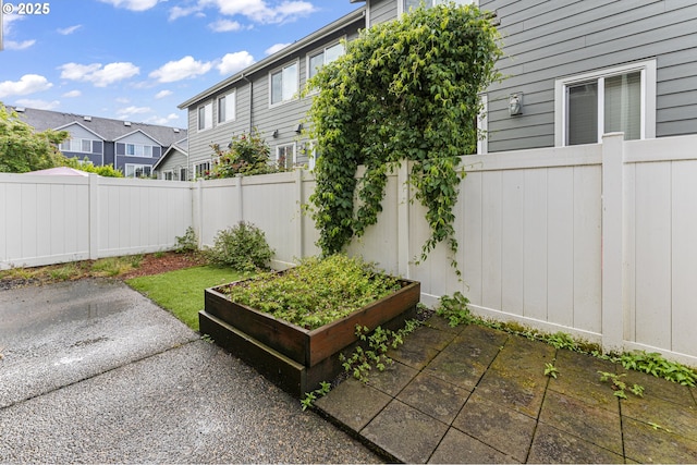 9234 SW Cascara Ln, Tualatin, OR 97062 - view of patio featuring a garden, a fenced backyard, and a residential view