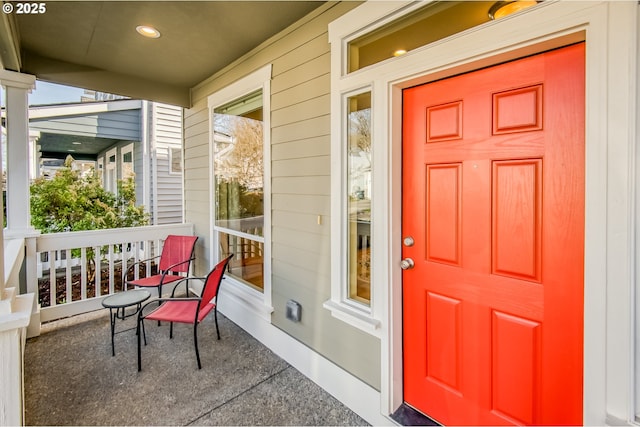 property entrance with covered porch