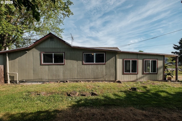 2440 Porter St, Lebanon, OR 97355 - view of side of property featuring a lawn