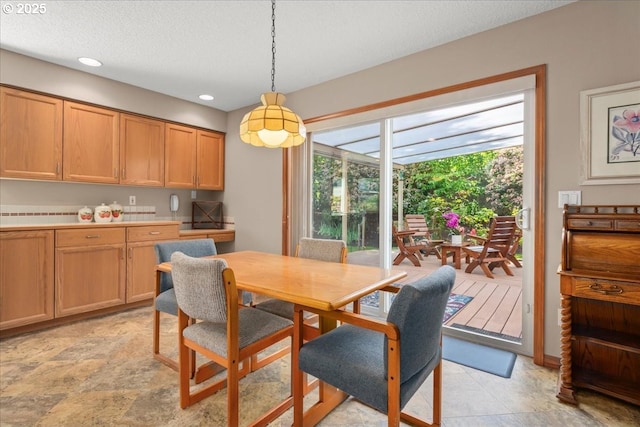 601 NW 110th Way, Vancouver, WA 98685 - dining area featuring a textured ceiling and recessed lighting
