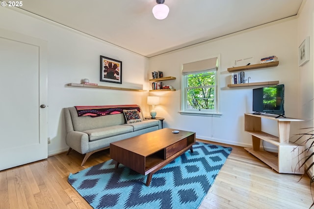1834 SE 20th Ave, Portland, OR 97214 - living area featuring hardwood / wood-style floors
