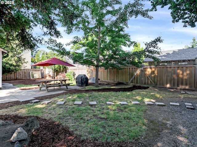 1630 SE 46th Ave, Portland, OR 97215 - fenced backyard featuring a patio area