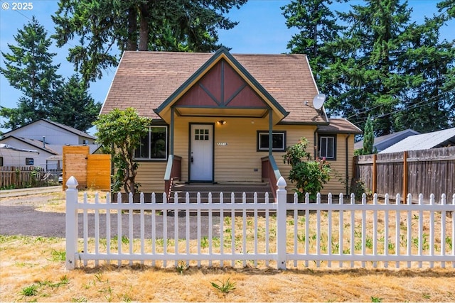 2251 SE 139th Ave, Portland, OR 97233 - view of front of home featuring a fenced front yard