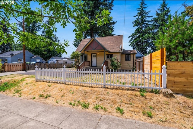 2251 SE 139th Ave, Portland, OR 97233 - view of front facade featuring a porch and a fenced front yard