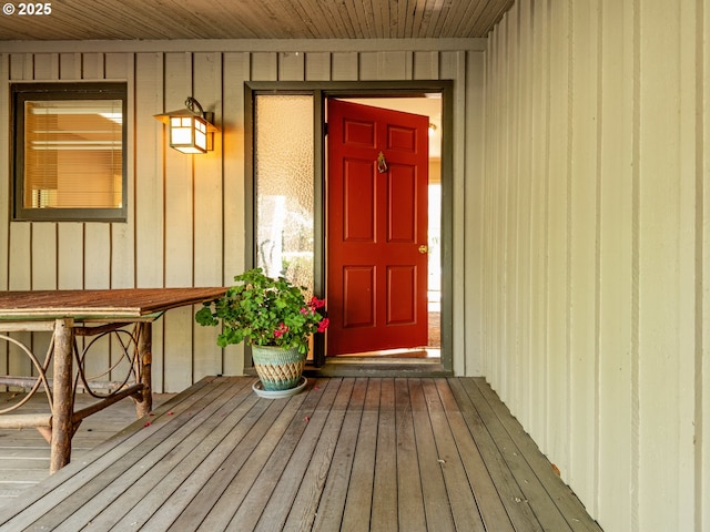 doorway to property featuring a porch