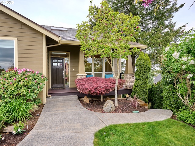 2231 SE Genesis Ct, Salem, OR 97306 - view of exterior entry featuring a shingled roof and a porch