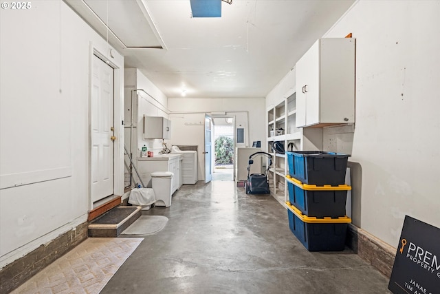 garage with washer / dryer