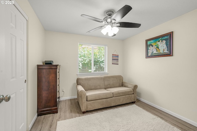 13417 NE 51st St, Vancouver, WA 98682 - living area with wood finished floors and ceiling fan