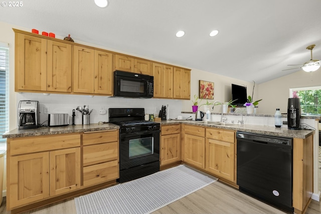 13417 NE 51st St, Vancouver, WA 98682 - kitchen featuring black appliances, a peninsula, light wood-type flooring, vaulted ceiling, and ceiling fan