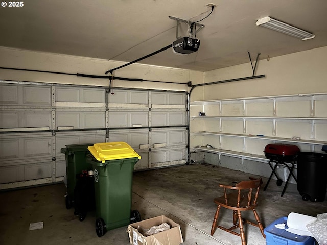 4040 Munsel Creek Dr, Florence, OR 97439 - garage featuring a garage door opener