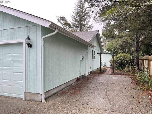 4040 Munsel Creek Dr, Florence, OR 97439 - view of garage
