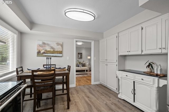 561 E Ridgeway Ave, Hermiston, OR 97838 - dining room with light wood-type flooring and baseboards