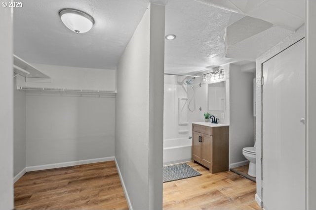 561 E Ridgeway Ave, Hermiston, OR 97838 - full bathroom with vanity, wood finished floors, tub / shower combination, and a closet