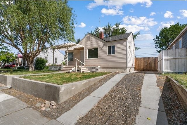 561 E Ridgeway Ave, Hermiston, OR 97838 - view of front of house with a chimney and a pergola