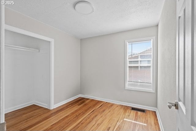 561 E Ridgeway Ave, Hermiston, OR 97838 - spare room with wood finished floors and a textured ceiling