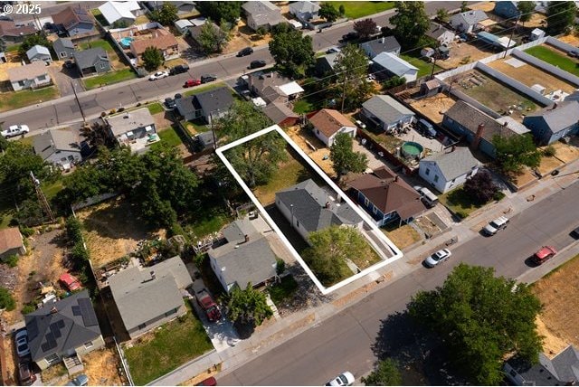 561 E Ridgeway Ave, Hermiston, OR 97838 - aerial view of property's location featuring nearby suburban area and property boundaries highlighted