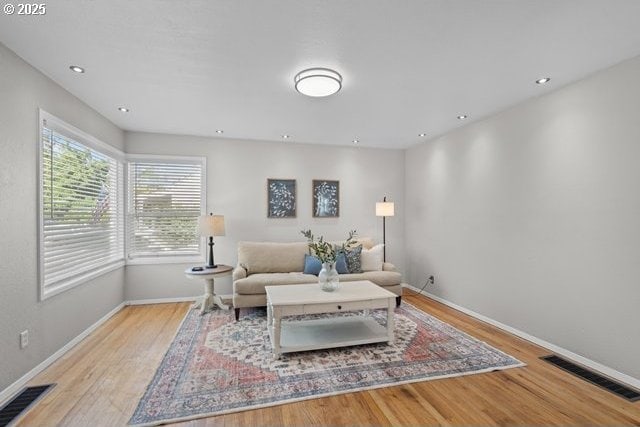 561 E Ridgeway Ave, Hermiston, OR 97838 - living room with wood finished floors and recessed lighting