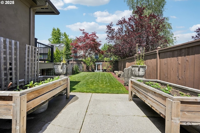 4706 NE 137th St, Vancouver, WA 98686 - fenced backyard featuring a garden and a patio area