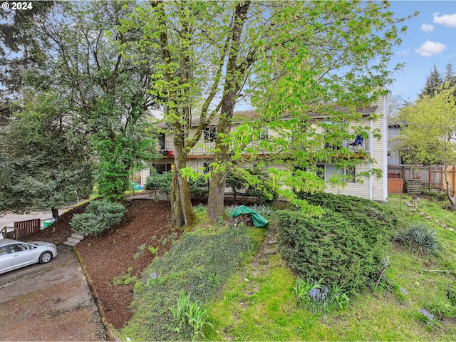 3103/3109 SE 6th Ave, Portland, OR 97202 - view of yard featuring fence