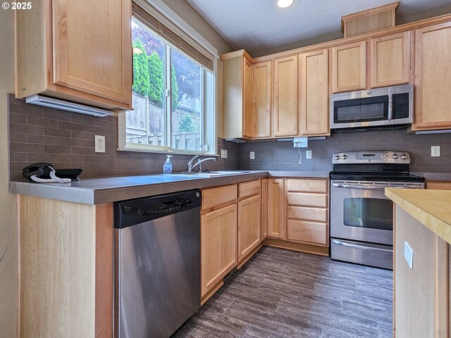 15621 SE Eckert Ln, Damascus, OR 97089 - detailed view of a sink and backsplash