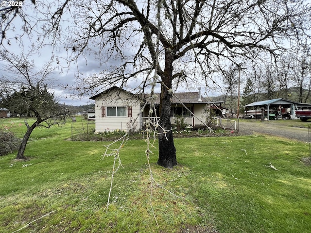 524 Buckhorn Rd, Roseburg, OR 97470 - view of front of house featuring driveway and a front yard