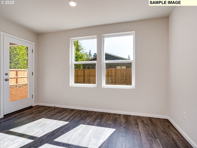 full bathroom featuring a sink, baseboards, ensuite bath, and wood finished floors