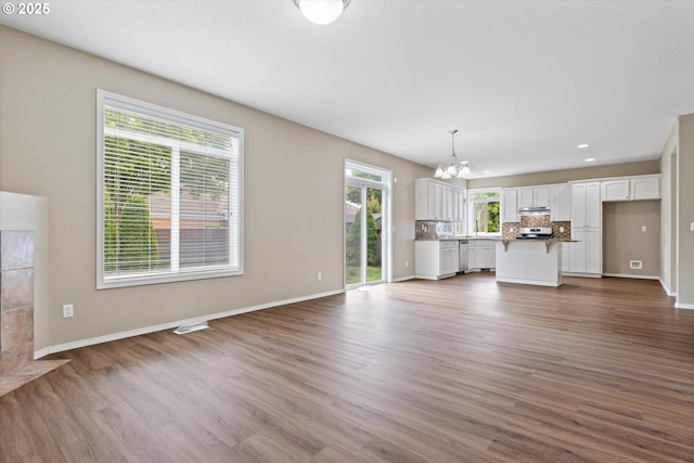 18407 NE 20th St, Vancouver, WA 98684 - unfurnished living room featuring a chandelier, wood finished floors, baseboards, and recessed lighting
