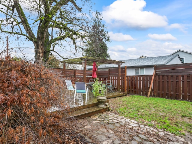 view of yard featuring a pergola