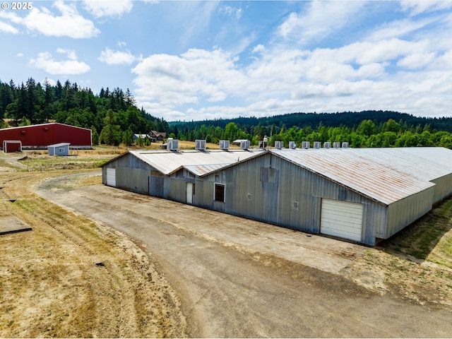 85160 Larson Rd, Eugene, OR 97405 - view of pole building featuring a forest view and dirt driveway