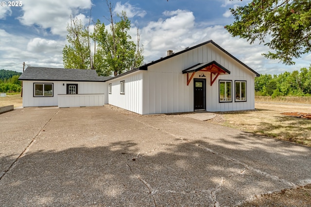 85160 Larson Rd, Eugene, OR 97405 - view of modern farmhouse