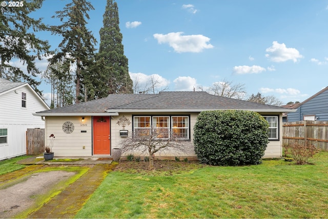 view of front of property with a front yard