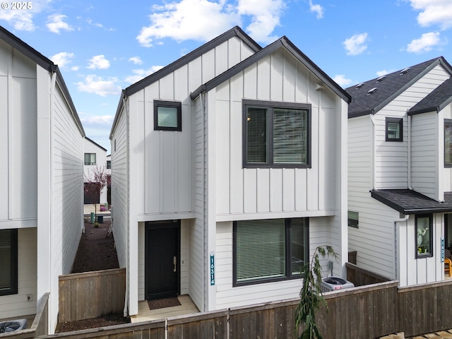 16314 NE 20th St, Vancouver, WA 98684 - view of front facade with board and batten siding and fence