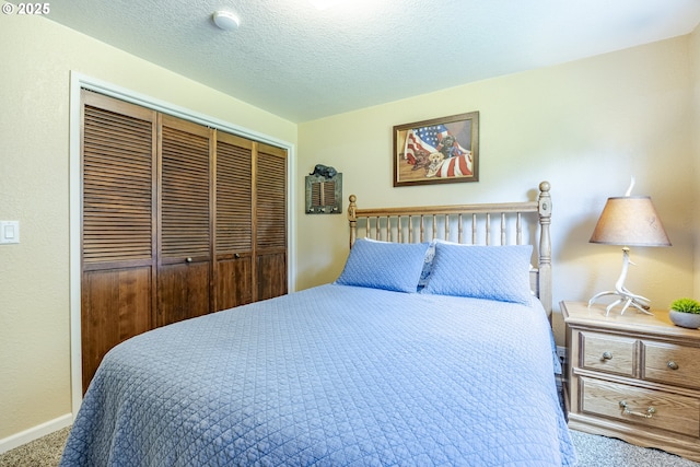 40211 Deerhorn Rd, Springfield, OR 97478 - carpeted bedroom with a closet, baseboards, and a textured ceiling