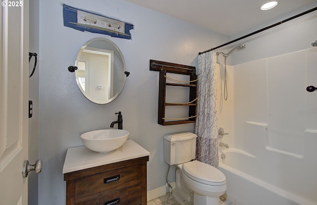 806 NW 15th Ave, Battle Ground, WA 98604 - full bath featuring vanity, shower / tub combo with curtain, toilet, baseboards, and recessed lighting