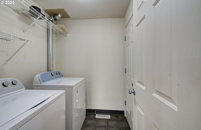 806 NW 15th Ave, Battle Ground, WA 98604 - laundry area with washing machine and dryer and baseboards