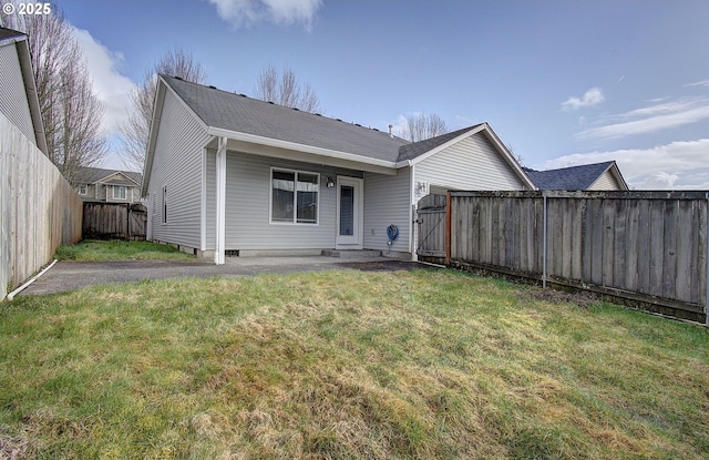 806 NW 15th Ave, Battle Ground, WA 98604 - view of front of property with a gate, roof with shingles, and a patio