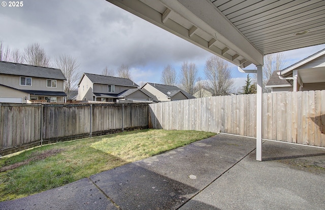 806 NW 15th Ave, Battle Ground, WA 98604 - view of yard with a patio and a residential view