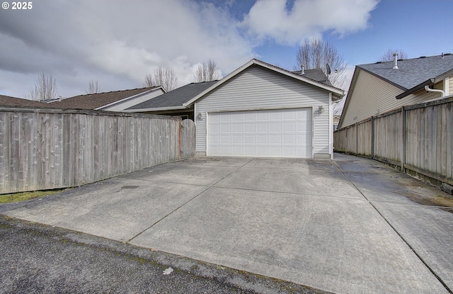 806 NW 15th Ave, Battle Ground, WA 98604 - garage with driveway