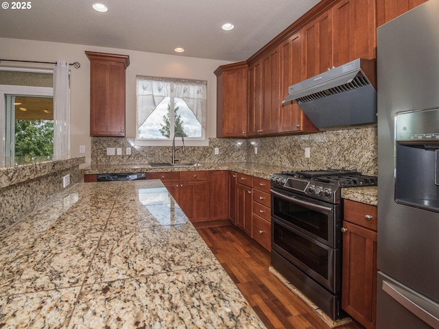 kitchen featuring a sink, appliances with stainless steel finishes, under cabinet range hood, and plenty of natural light
