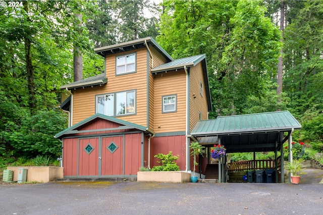 1650 Leatherwood Dr, Eugene, OR 97405 - view of front of property with metal roof