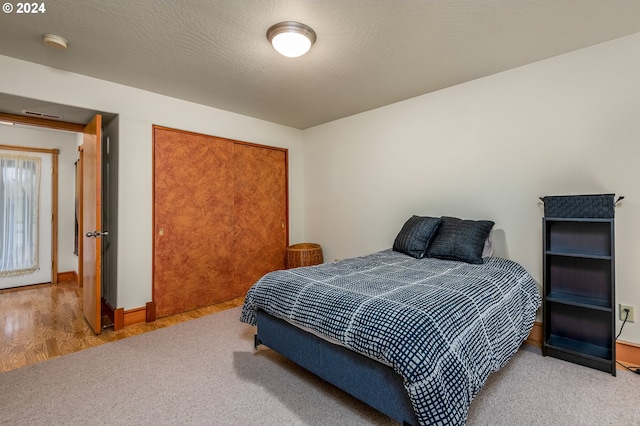 1650 Leatherwood Dr, Eugene, OR 97405 - bedroom featuring carpet flooring, a closet, visible vents, baseboards, and wood finished floors