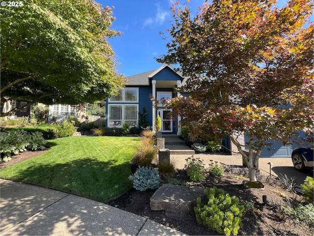 view of front of home featuring a front lawn