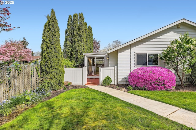 863 NE Fleming Ave Unit B-10, Gresham, OR 97030 - view of yard