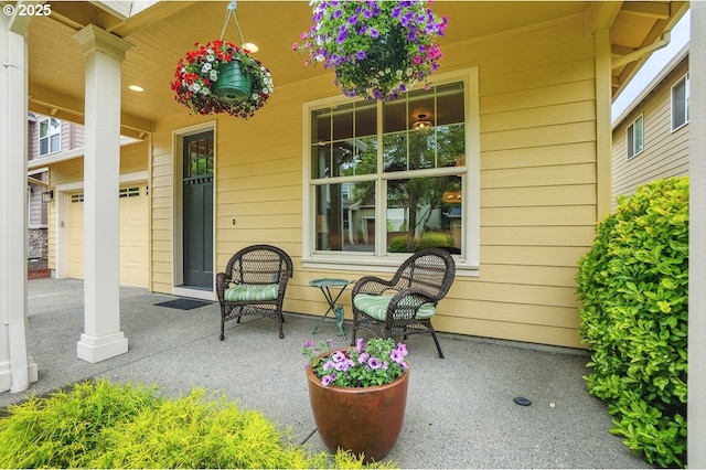 418 SW 140th Ave, Beaverton, OR 97006 - covered porch with a garage